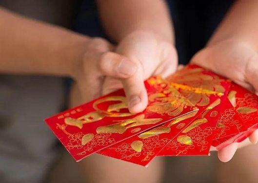 眷注员工怙恃，，，，，，，为员工怙恃设置眷注金制度
